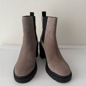 Marc Fisher Gray Chelsea boots women’s 7